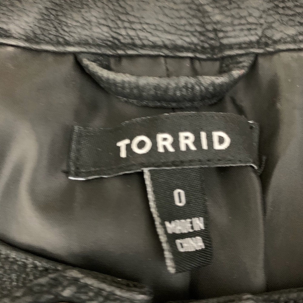 Torrid black faux suede zip up biker moto jacket - Picture 6 of 12